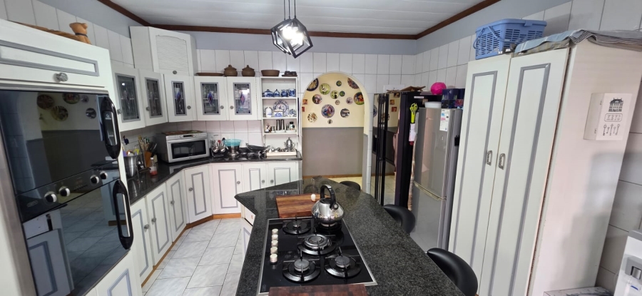 5 Bedroom Property for Sale in Wilkoppies North West